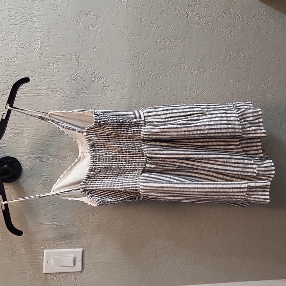 American Eagle V Neck Striped Ruffle Hem Romper w/ Pockets - Picture 5 of 5